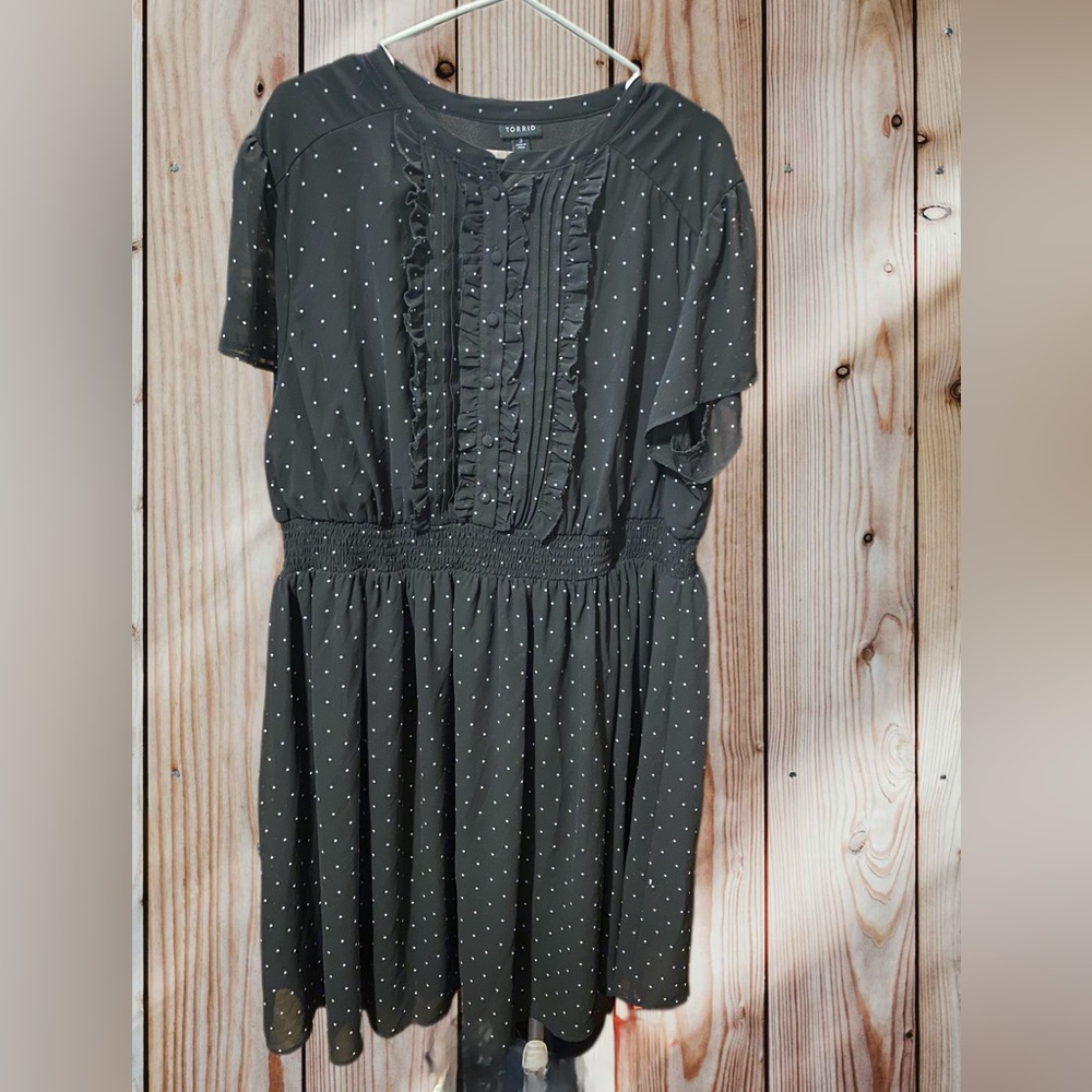 Torrid size 3 fully lined short-sleeved above-the-knee dress.